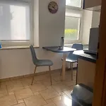 Maxi 3 Personen, Zentrale Lage, Ruhige Nebenstrasse