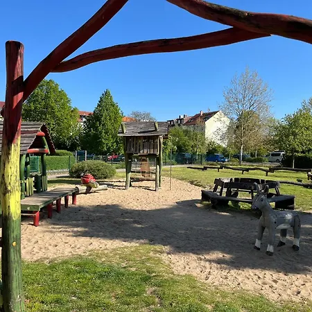 Maxi 3 Personen, Zentrale Lage, Ruhige Nebenstrasse *