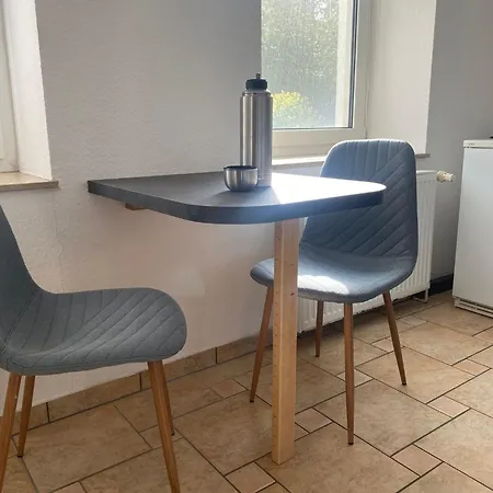 Maxi 3 Personen, Zentrale Lage, Ruhige Nebenstrasse Apartment *