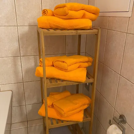 Maxi 3 Personen, Zentrale Lage, Ruhige Nebenstrasse *