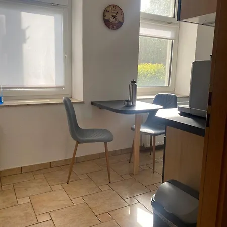 Maxi 3 Personen, Zentrale Lage, Ruhige Nebenstrasse