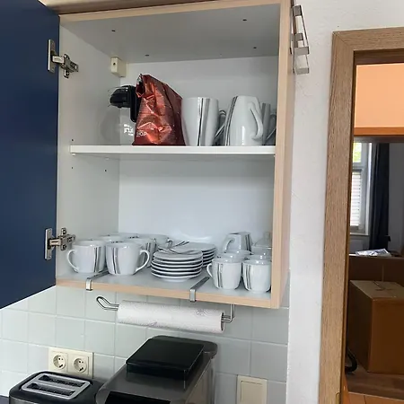 Maxi 3 Personen, Zentrale Lage, Ruhige Nebenstrasse *