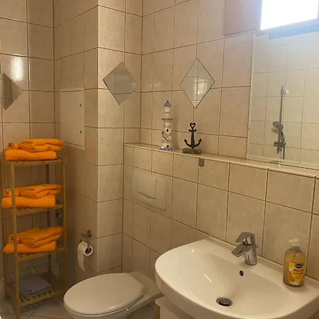 Maxi 3 Personen, Zentrale Lage, Ruhige Nebenstrasse Apartment *